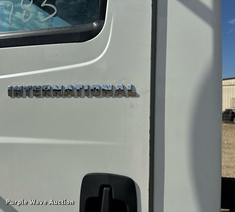 image for item DV4222 2007 International 4300 truck cab and chassis
