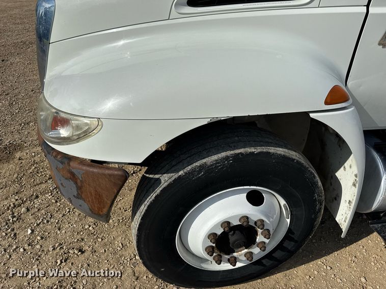 image for item DV4222 2007 International 4300 truck cab and chassis