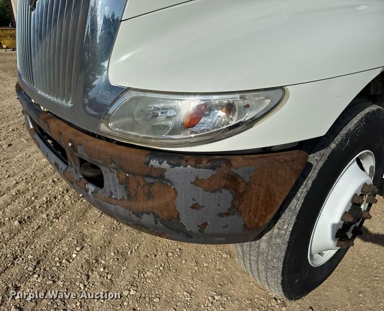 image for item DV4222 2007 International 4300 truck cab and chassis