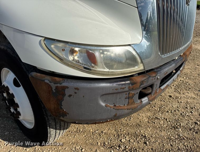 image for item DV4222 2007 International 4300 truck cab and chassis