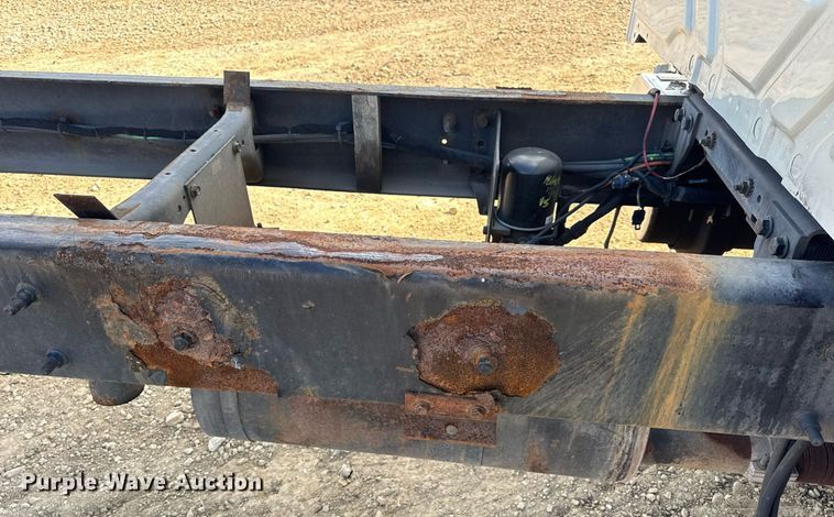 image for item DV4222 2007 International 4300 truck cab and chassis