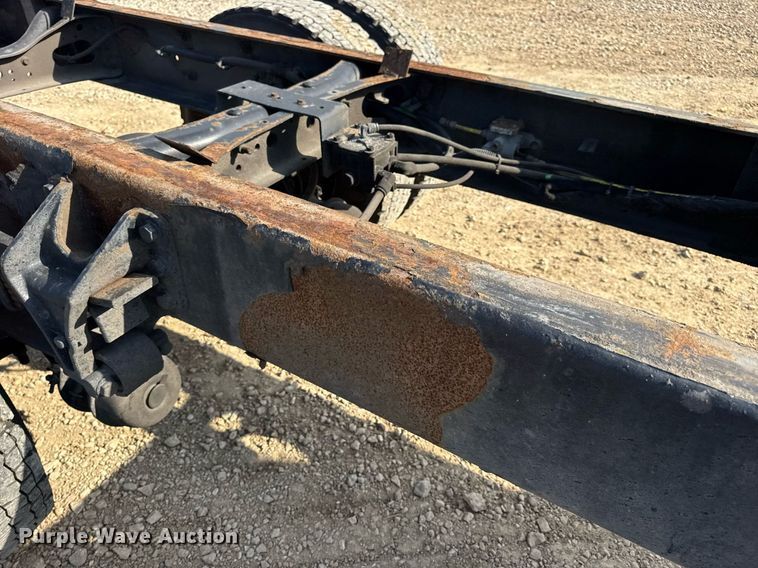 image for item DV4222 2007 International 4300 truck cab and chassis