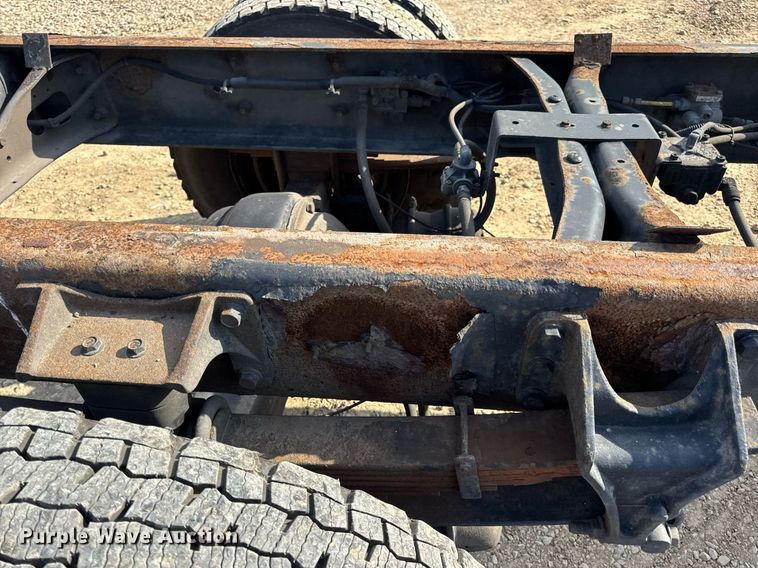 image for item DV4222 2007 International 4300 truck cab and chassis