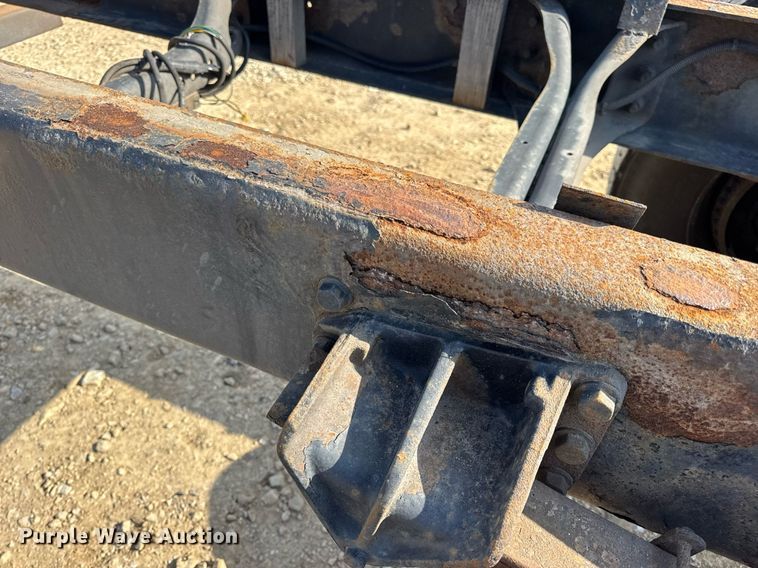 image for item DV4222 2007 International 4300 truck cab and chassis