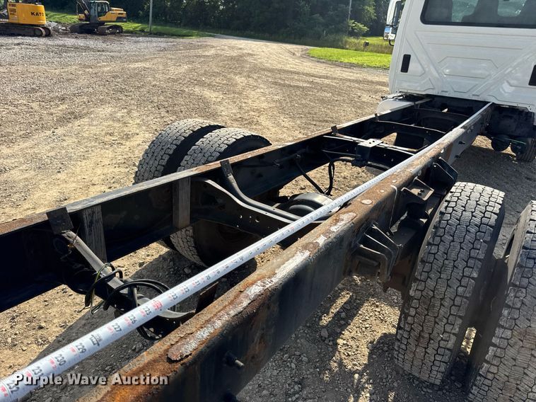 image for item DV4222 2007 International 4300 truck cab and chassis