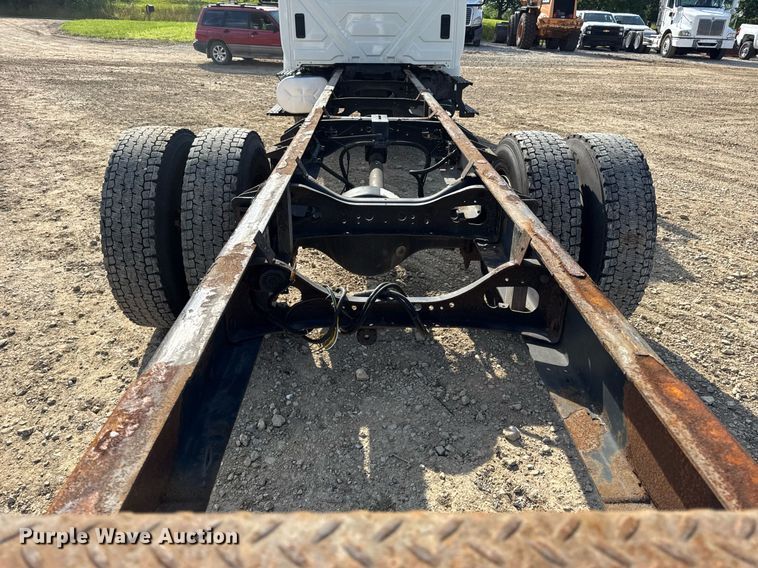 image for item DV4222 2007 International 4300 truck cab and chassis