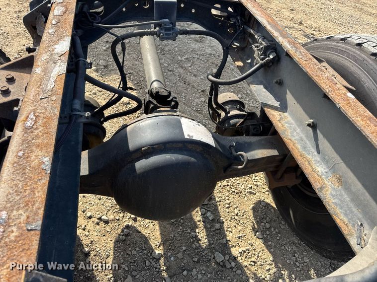 image for item DV4222 2007 International 4300 truck cab and chassis