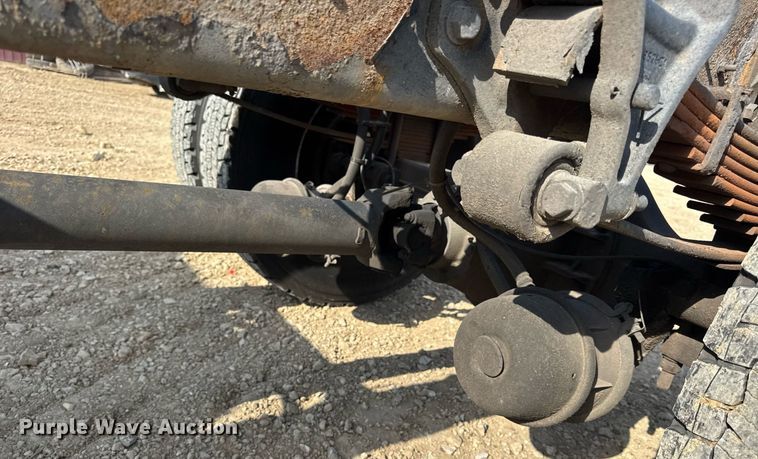 image for item DV4222 2007 International 4300 truck cab and chassis