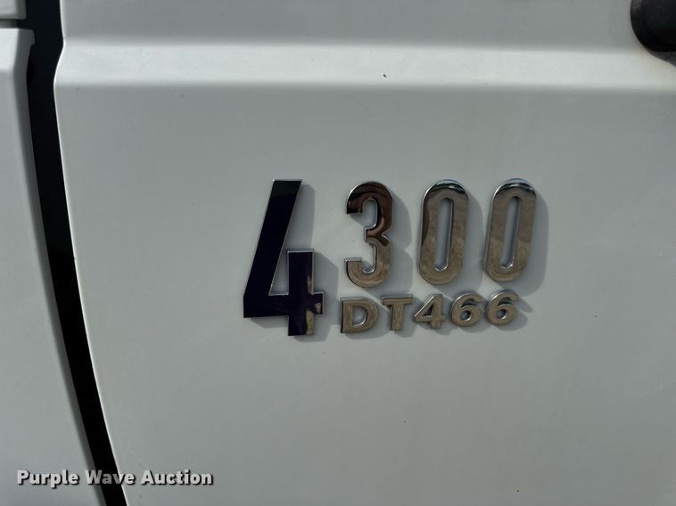 image for item DV4222 2007 International 4300 truck cab and chassis