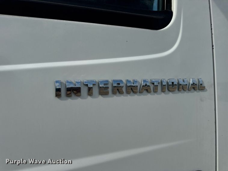 image for item DV4222 2007 International 4300 truck cab and chassis