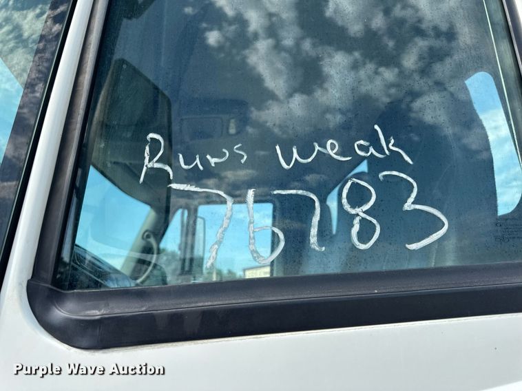 image for item DV4222 2007 International 4300 truck cab and chassis