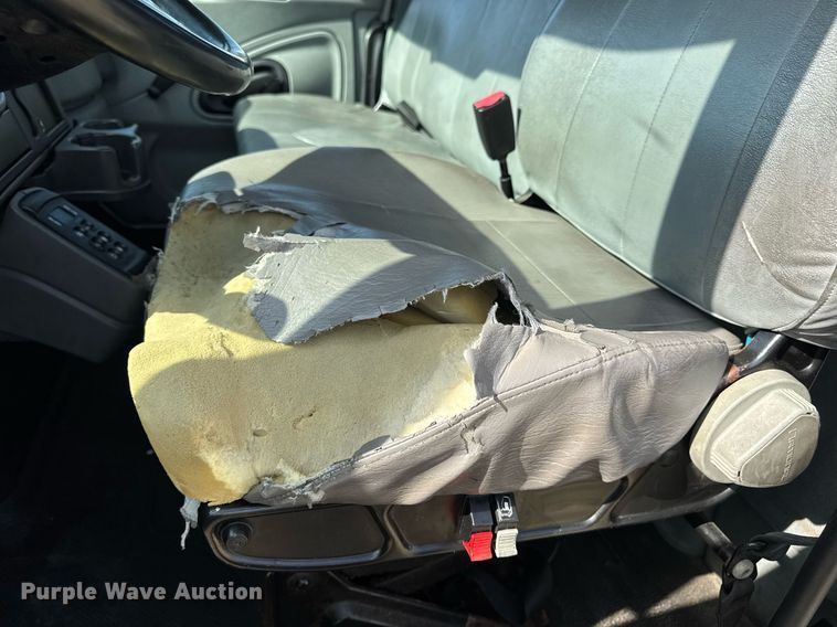 image for item DV4222 2007 International 4300 truck cab and chassis