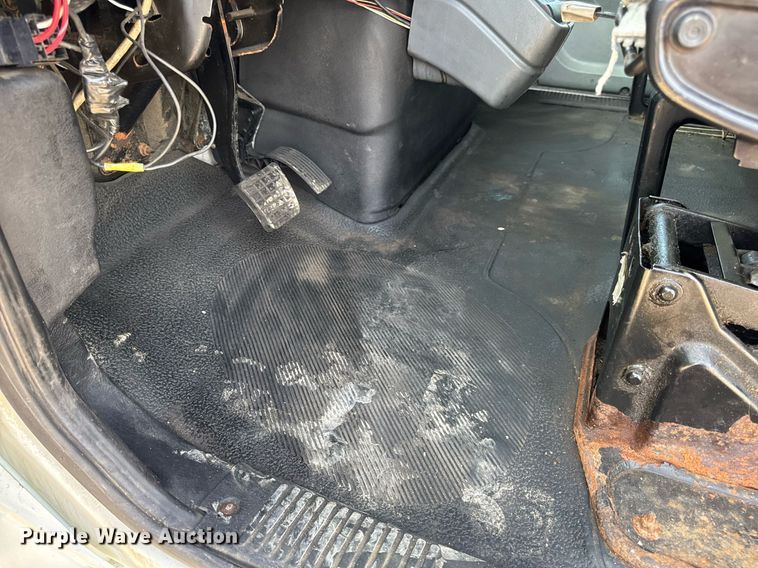 image for item DV4222 2007 International 4300 truck cab and chassis