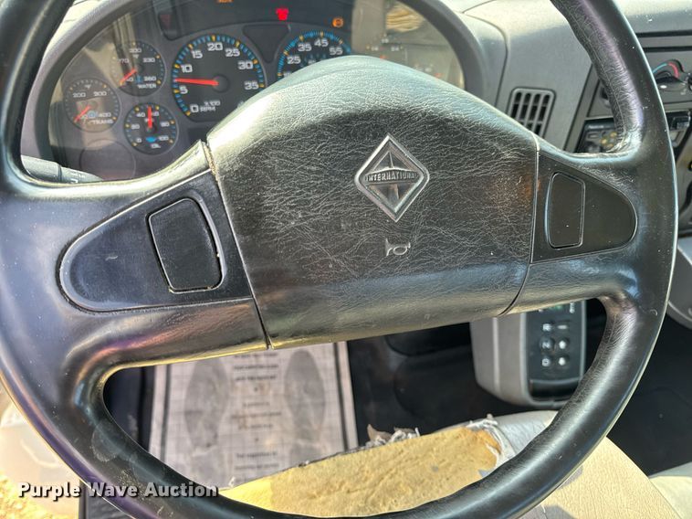 image for item DV4222 2007 International 4300 truck cab and chassis