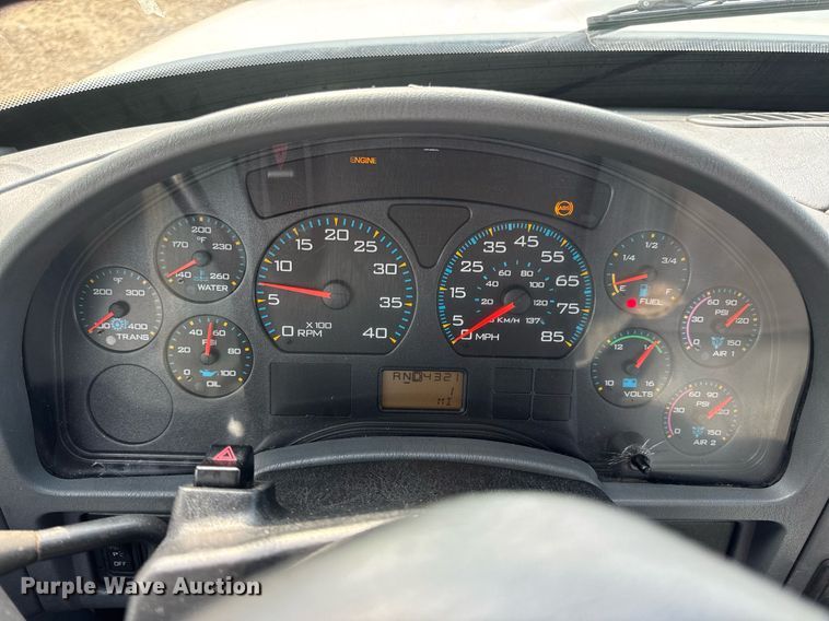 image for item DV4222 2007 International 4300 truck cab and chassis