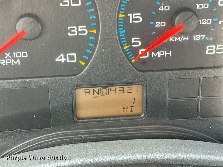 image for item DV4222 2007 International 4300 truck cab and chassis