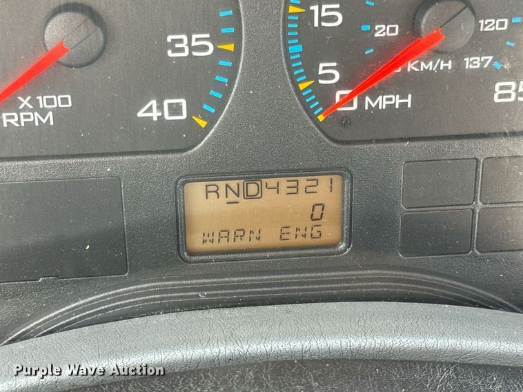 image for item DV4222 2007 International 4300 truck cab and chassis