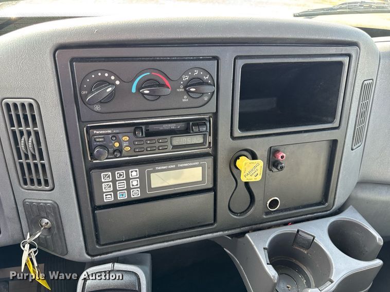 image for item DV4222 2007 International 4300 truck cab and chassis