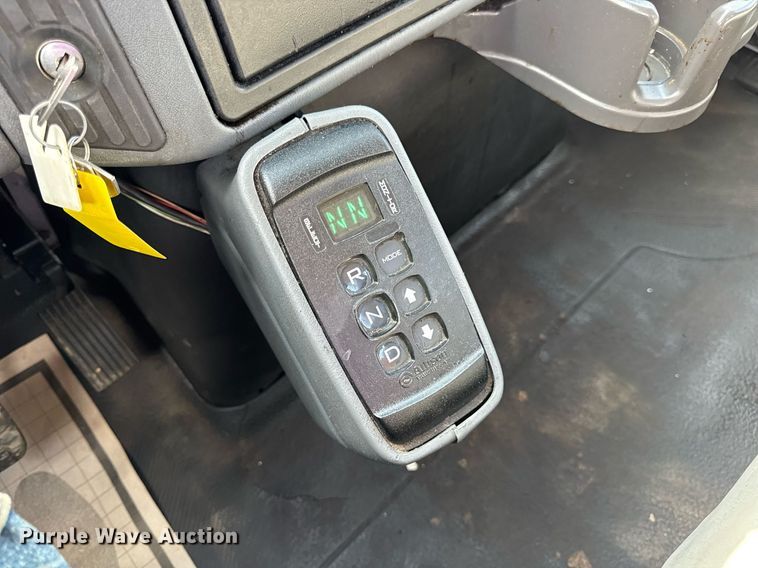 image for item DV4222 2007 International 4300 truck cab and chassis