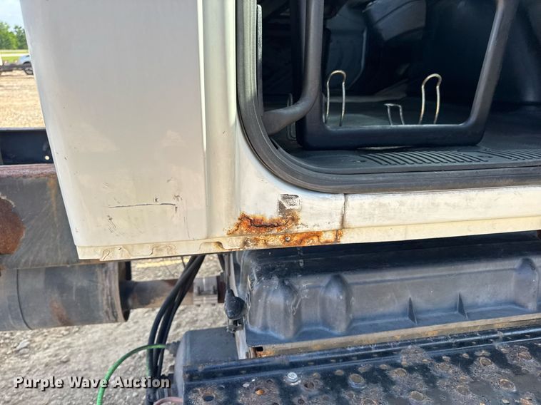 image for item DV4222 2007 International 4300 truck cab and chassis