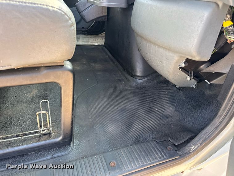 image for item DV4222 2007 International 4300 truck cab and chassis