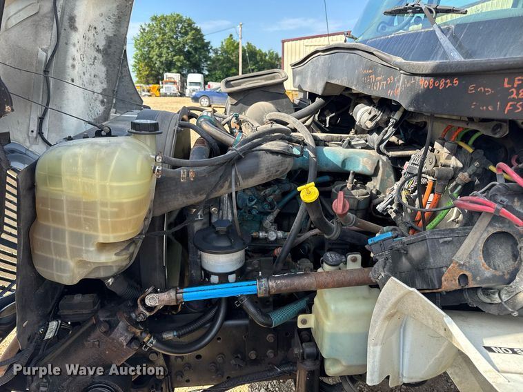 image for item DV4222 2007 International 4300 truck cab and chassis