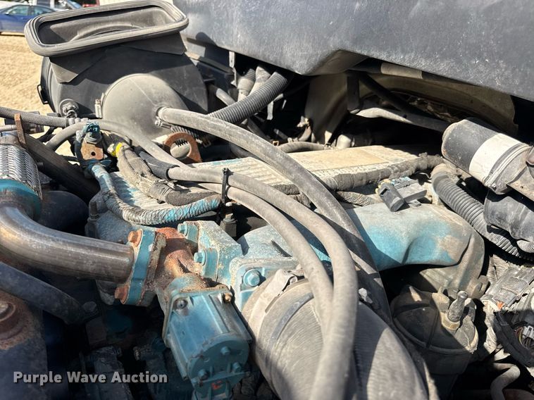 image for item DV4222 2007 International 4300 truck cab and chassis