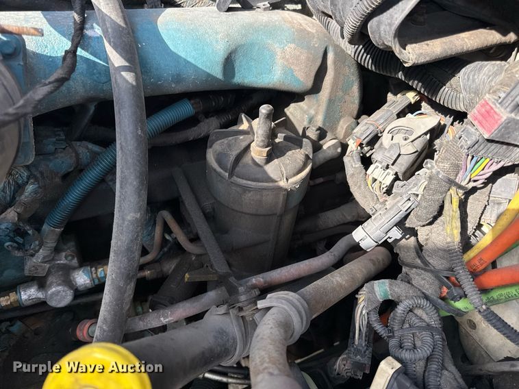 image for item DV4222 2007 International 4300 truck cab and chassis