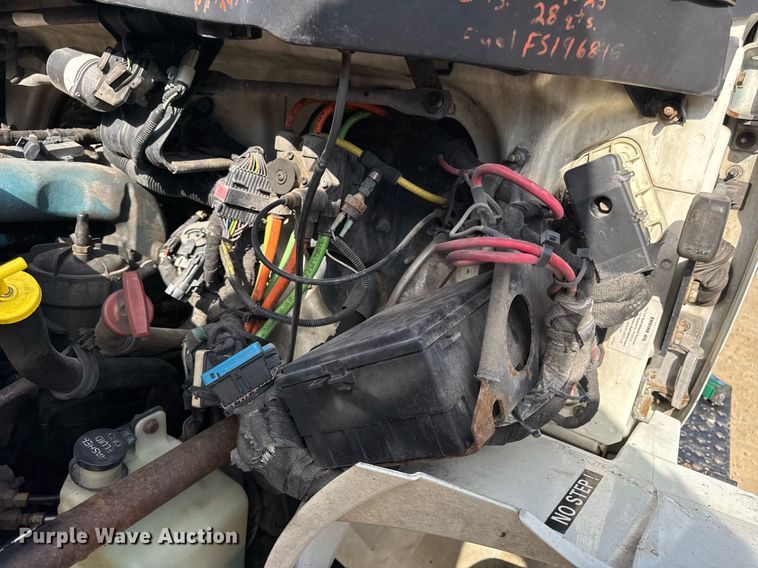 image for item DV4222 2007 International 4300 truck cab and chassis