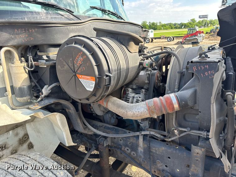 image for item DV4222 2007 International 4300 truck cab and chassis