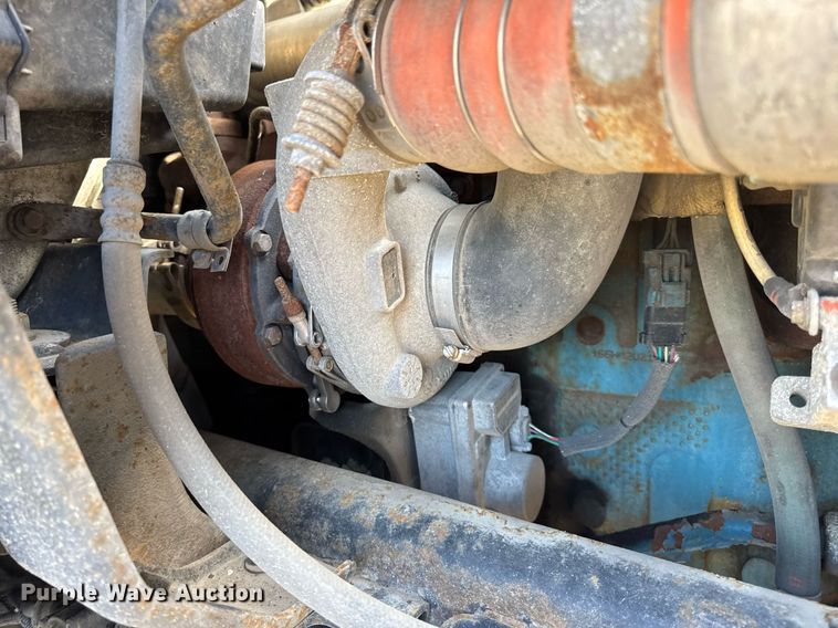 image for item DV4222 2007 International 4300 truck cab and chassis