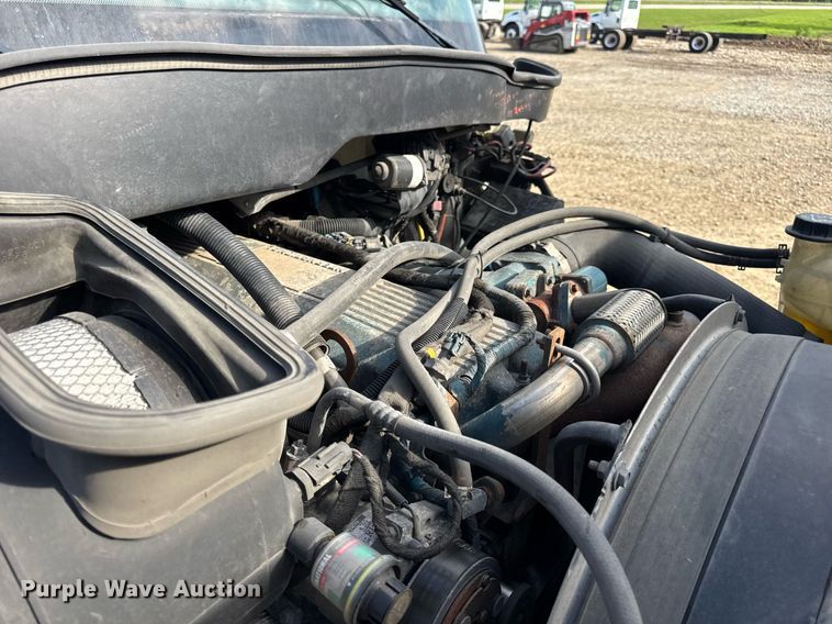 image for item DV4222 2007 International 4300 truck cab and chassis