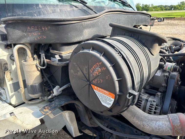 image for item DV4222 2007 International 4300 truck cab and chassis