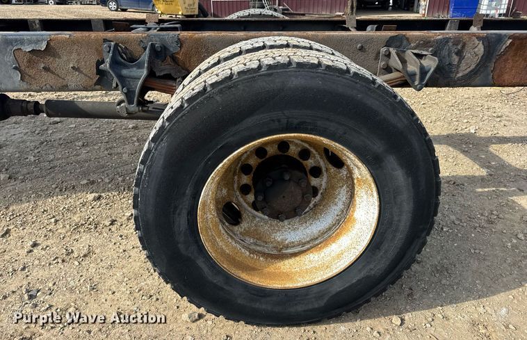 image for item DV4222 2007 International 4300 truck cab and chassis