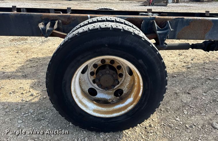 image for item DV4222 2007 International 4300 truck cab and chassis