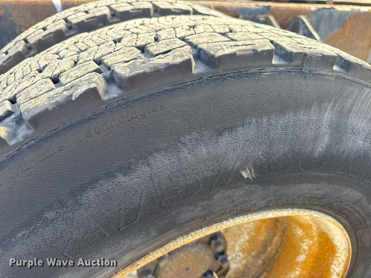 image for item DV4222 2007 International 4300 truck cab and chassis