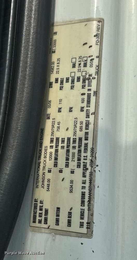 image for item DV4222 2007 International 4300 truck cab and chassis