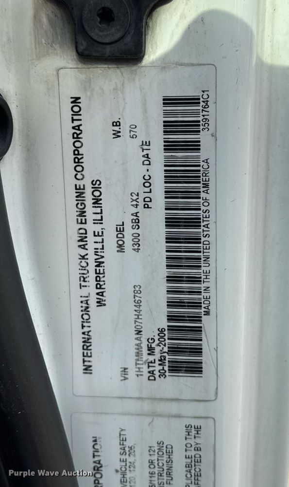 image for item DV4222 2007 International 4300 truck cab and chassis