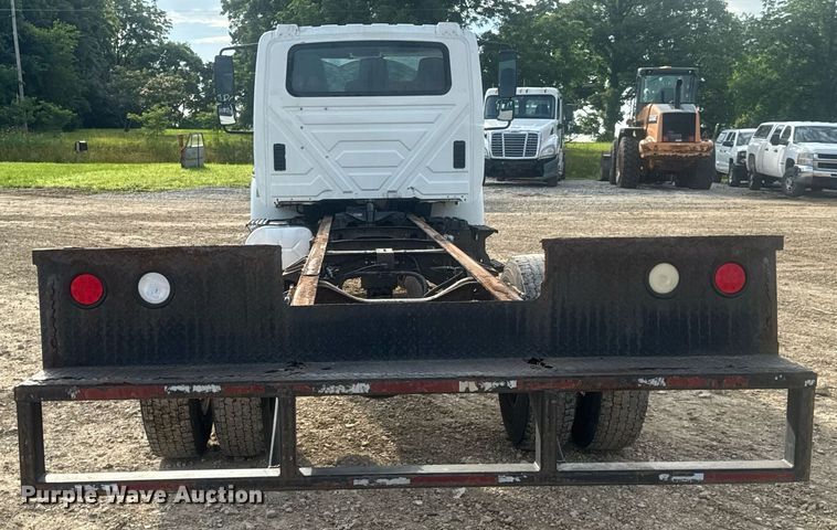 image for item DV4223 2010 International DuraStar 4300 truck cab and chassis