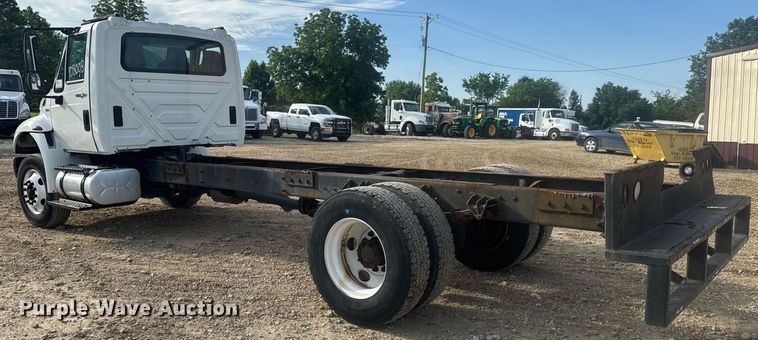 image for item DV4223 2010 International DuraStar 4300 truck cab and chassis