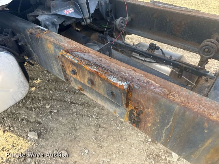 image for item DV4223 2010 International DuraStar 4300 truck cab and chassis