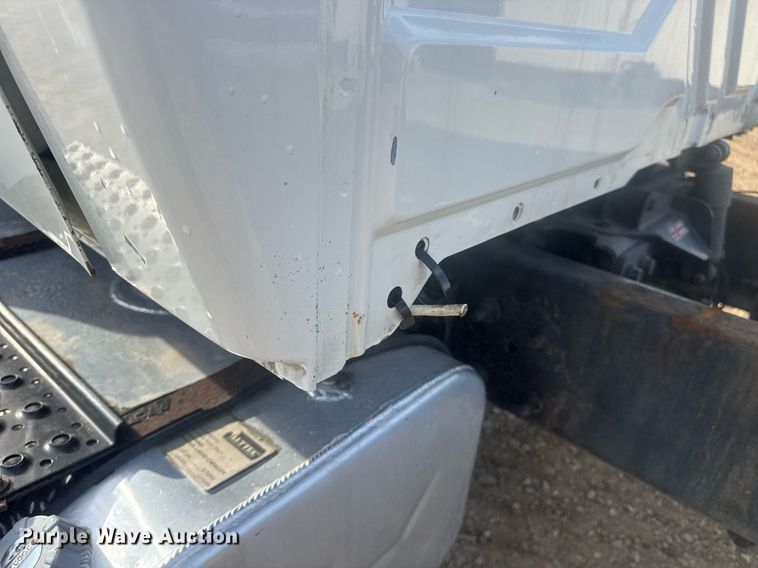 image for item DV4223 2010 International DuraStar 4300 truck cab and chassis