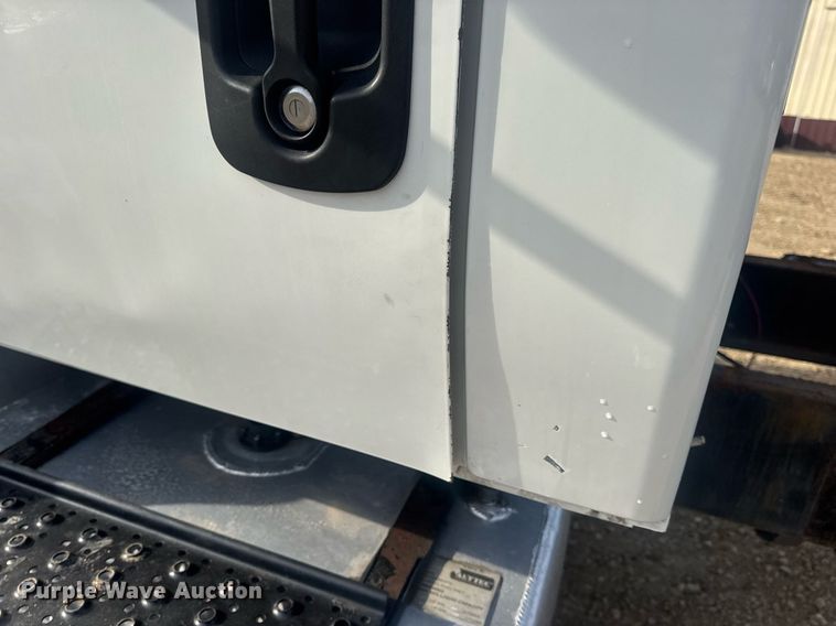 image for item DV4223 2010 International DuraStar 4300 truck cab and chassis