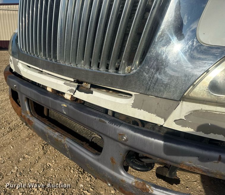 image for item DV4223 2010 International DuraStar 4300 truck cab and chassis