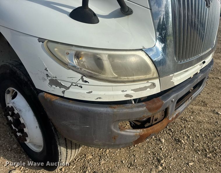 image for item DV4223 2010 International DuraStar 4300 truck cab and chassis