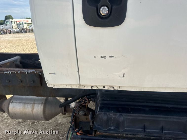 image for item DV4223 2010 International DuraStar 4300 truck cab and chassis