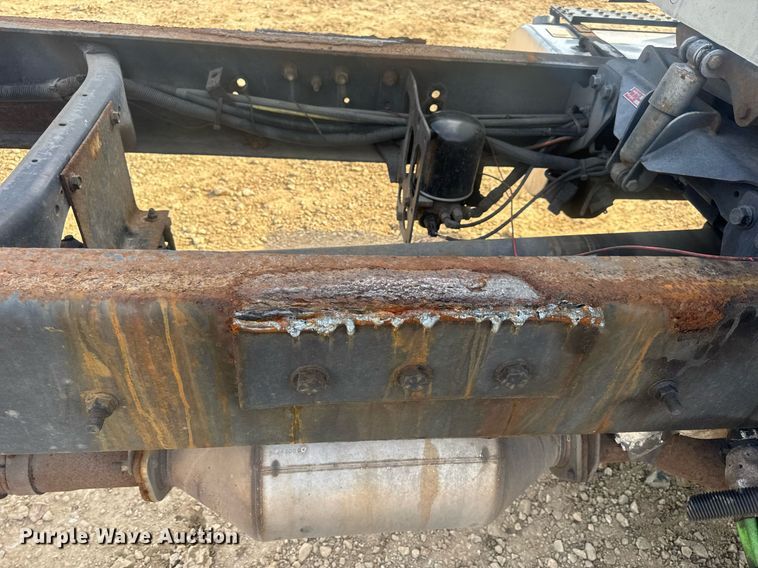 image for item DV4223 2010 International DuraStar 4300 truck cab and chassis