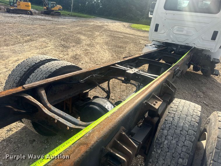 image for item DV4223 2010 International DuraStar 4300 truck cab and chassis