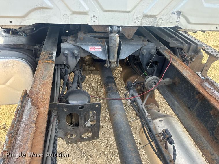 image for item DV4223 2010 International DuraStar 4300 truck cab and chassis