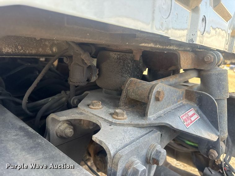 image for item DV4223 2010 International DuraStar 4300 truck cab and chassis